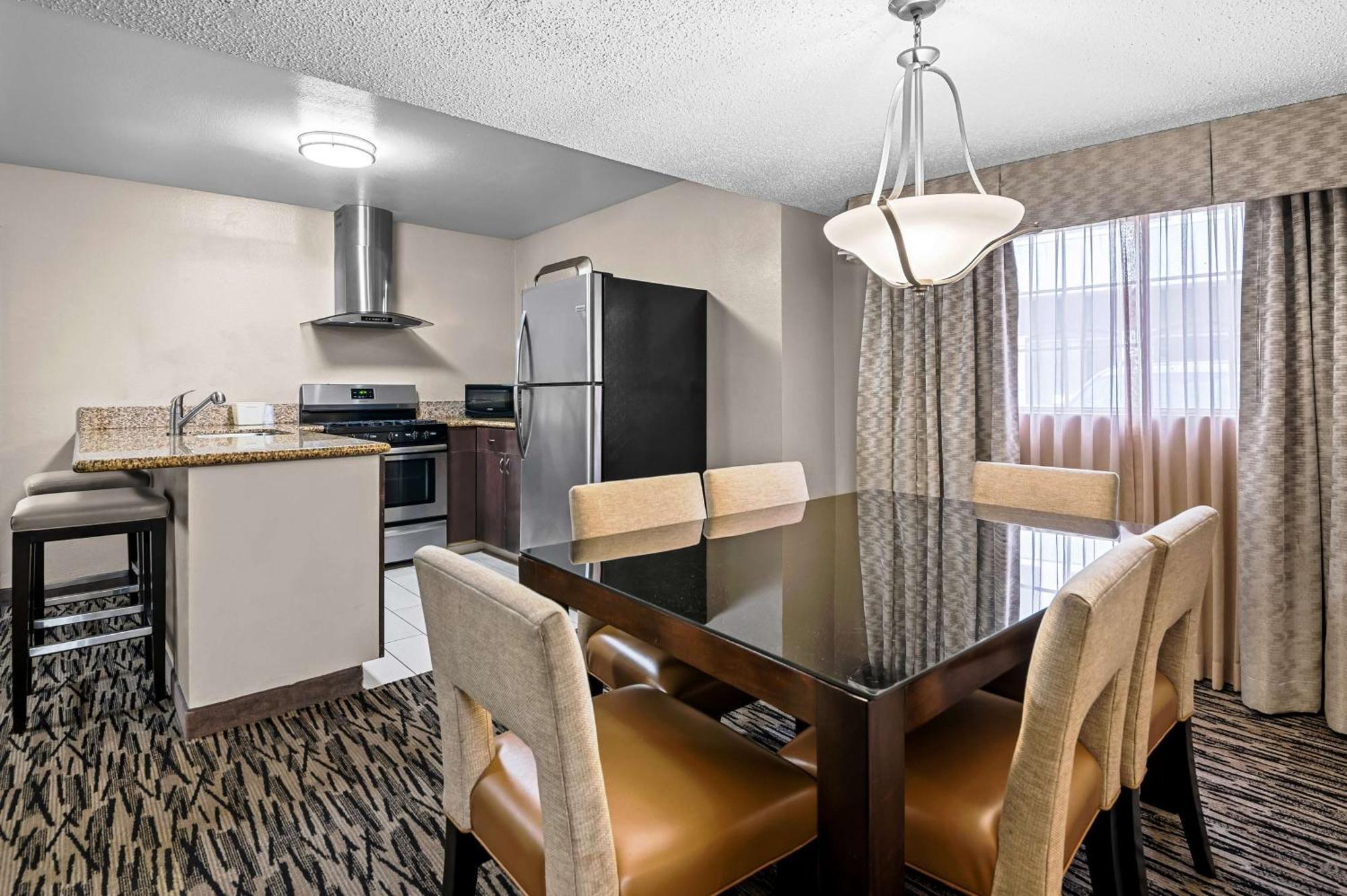 Best Western Los Alamitos Inn & Suites Exterior photo